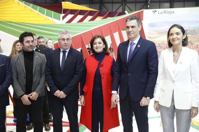 Sánchez visita el stand de La Rioja para conocer cómo la región aprovecha los fondos europeos