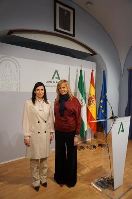 La delegada territorial de Empleo, Empresa y Trabajo Autónomo de la Junta de Andalucía en la provincia, María Dolores Gálvez, y la responsable del Instituto Andaluz de la Mujer en Córdoba (IAM), Rosario Alarcón.