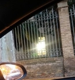 Archivo - Luces de madrugada fuera del horario de apertura del Centro Luis Buñuel.