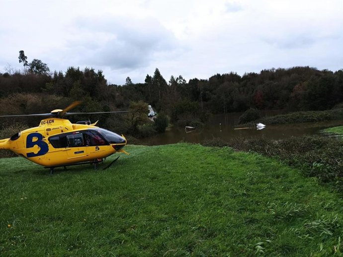 Carretera inundada de Carreño próxima al manantial de Los Molinos en laque falleció ahogado el conductor de un tractor.