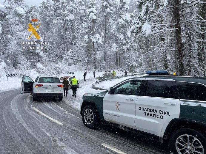 La Guardia Civil de Huesca realiza más de 230 auxilios en las carreteras altoaragonesas esta semana.