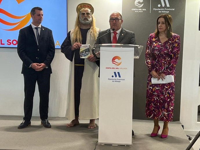 Un momento de la presentación de la promoción turística de Iznate en Fitur.