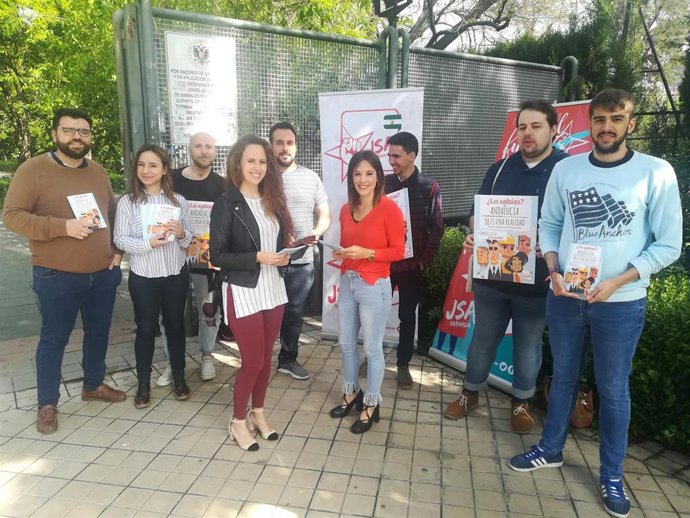 Archivo - Patricia Carrasco, cuarta en la imagen por la izquierda, en un acto de Juventudes Socialistas, en imagen de archivo en Granada