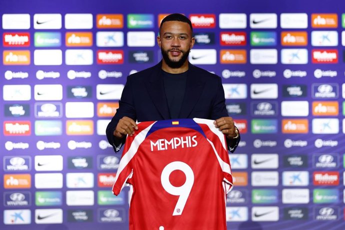 Memphis Depay durante su presentación con el Atlético de Madrid