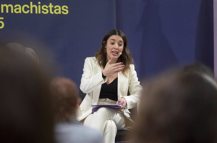 La ministra de Igualdad, Irene Montero, interviene en la presentación de la Estrategia Estatal para combatir las Violencias Machistas 2022-2025, en el Ministerio de Igualdad, a 17 de enero de 2023, en Madrid (España). 