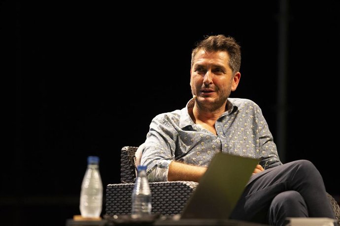 Archivo - El periodista y escritor Carlos del Amor en 'Mares de Papel, encuentro con autores'