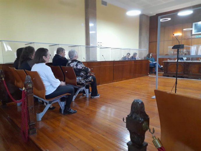 Los cinco acusados, ahora ya condenados, durante el juicio celebrado en noviembre