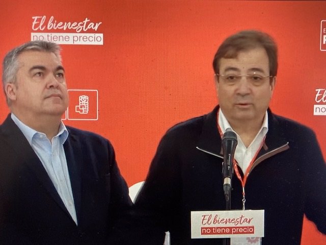 Fernández Vara y Santos Cerdán en el Comité Regional del PSOE de Extremadura en Mérida.