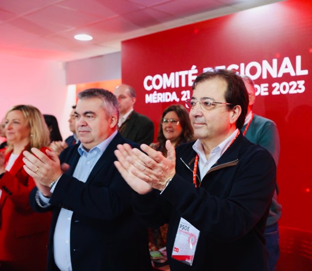 Fernández Vara y Santos Cerdán en el Comité Regional del PSOE de Extremadura en Mérida.