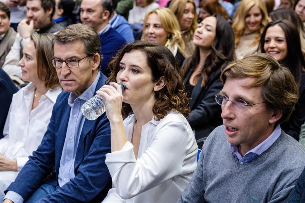 Archivo - (I-D) La portavoz del Partido Popular en el Congreso, Cuca Gamarra; el presidente del PP, Alberto Núñez Feijóo; la presidenta de Madrid, Isabel Díaz Ayuso; y el alcalde de Madrid, José Luis Martínez-Almeida, juntos en un acto de En defensa de