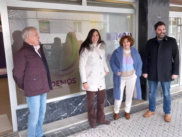 La coordinadora general de Podemos Euskadi, Pilar Garrido, la candidata a diputada general de Gipuzkoa, Miren Echeveste, y los aspirantes a las alcaldías de Lasarte-Oria y San Sebastián, Miguel Ángel Tolosa y Víctor Lasa