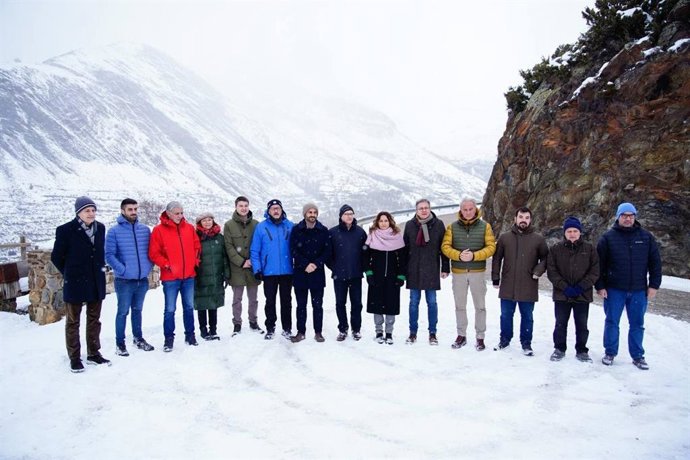 Foto de família en la presentació del Pla de camins del Govern, amb la consellera de Presidncia de la Generalitat de Catalunya, Laura Vilagr