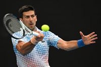 Djokovic se repone al dolor ante Dimitrov y se cuela en octavos