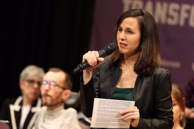 La secretaria general de Podemos y ministra de Derechos Sociales y Agenda 2030, Ione Belarra, participa en un acto de la ruta 'La fuerza que transforma', en el Centro Cívico Río Ebro, a 21 de enero de 2023, en Zaragoza, Aragón (España). 