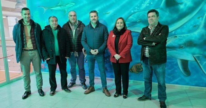 Reunión de la diputada nacional del PSOE de Huelva María Luisa Faneca con representantes del sector pesquero.