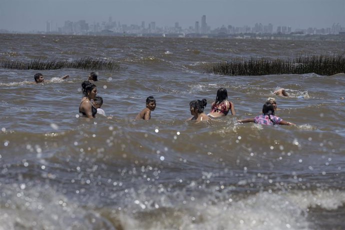 Archivo - Ola de calor en Argentina 