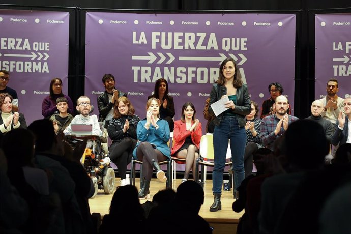 La secretaria general de Podemos y ministra de Derechos Sociales y Agenda 2030, Ione Belarra, interviene en un acto de la ruta 'La fuerza que transforma', en el Centro Cívico Río Ebro, a 21 de enero de 2023, en Zaragoza, Aragón (España). 