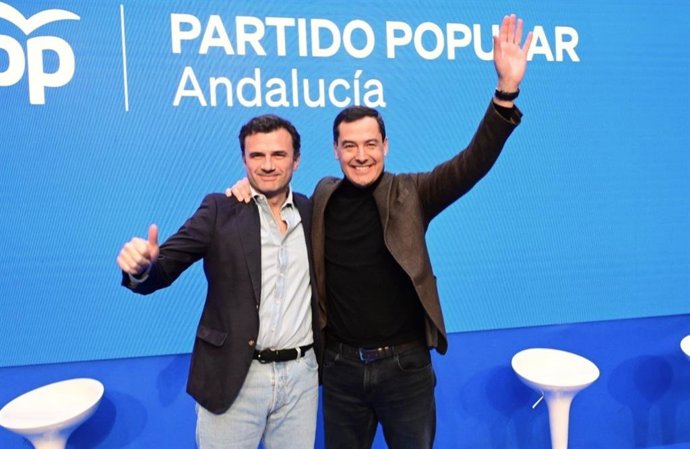 Juanma Moreno con Bruno García.