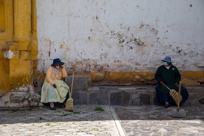 Archivo - Mujeres en Puno, Perú
