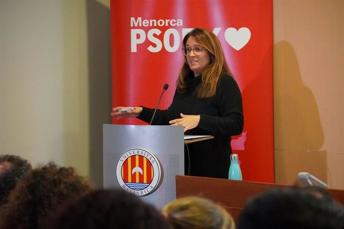 La secretaria general del PSOE Menorca, Susana Mora, durante su discurso en el Comité Insular