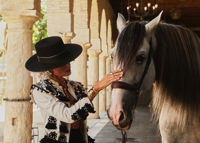 Uno de los modelos de la nueva colección de Matilde Cano, 'Azahar'.