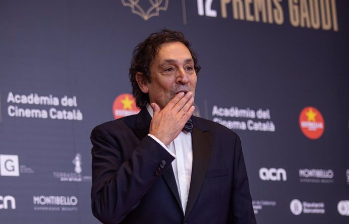 El director de cine Agustí Villaronga posa en el photocall de los XII Premios Gaudí que concede la Academia del Cine Catalán, en Barcelona (España), a 19 de enero de 2020.