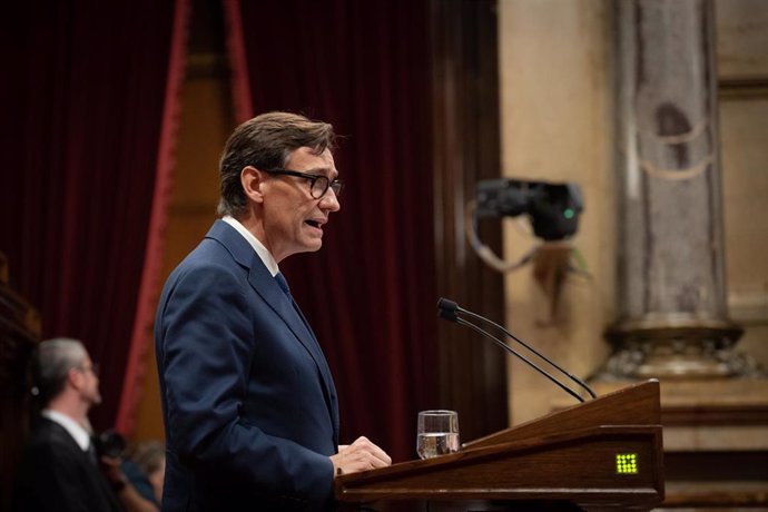 Archivo - El primer secretario del PSC, Salvador Illa, interviene en el debate de política general anual, en el Parlament de Catalunya, a 27 de septiembre de 2022, en Barcelona
