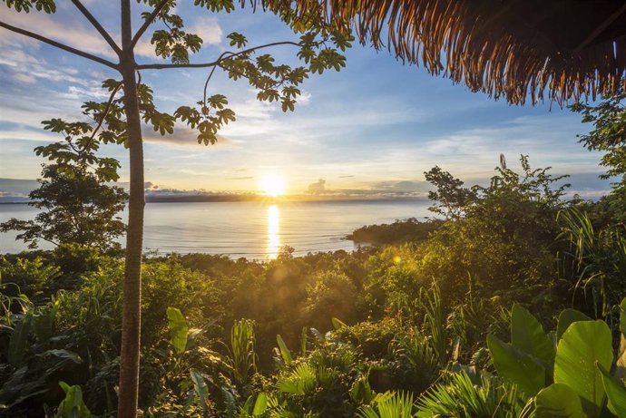 Archivo - Atardecer en Costa Rica