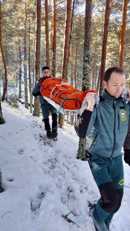 La Guardia Civil rescata a una mujer de 67 años tras fracturarse un tobillo en una ruta cerca de las Siete Revueltas