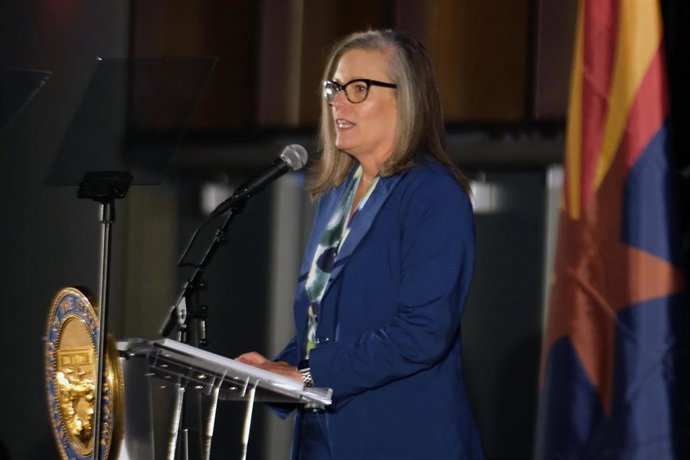 La gobernadora de Arizona, Katie Hobbs