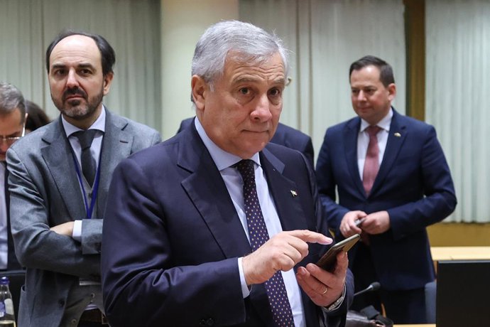 Archivo - El ministro de Asuntos Exteriores italiano, Antonio Tajani, (centro) en una imagen de archivo