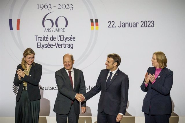 La presidenta de la Asamblea Nacional francesa, Yael Braun-Pivet; el canciller alemán, Olaf Scholz; el presidente francés, Emmanuel Macron, y la presidenta del Bundestag, Barbel Bas, en París en la celebración del 60º aniversario del Tratado del Elíseo