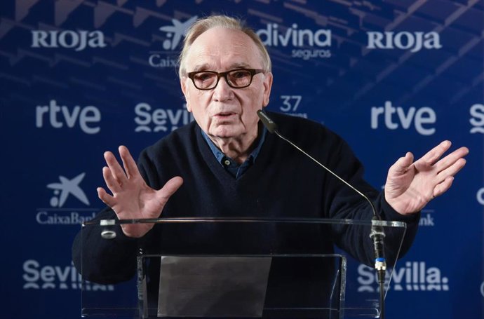 El presidente de la Academia de las Artes y las Ciencias Cinematográficas de España, Fernando Méndez-Leite, interviene en una rueda de prensa de la gala de los Goya 2023 en la Academia de Cine, a 11 de enero de 2023, en Madrid (España).