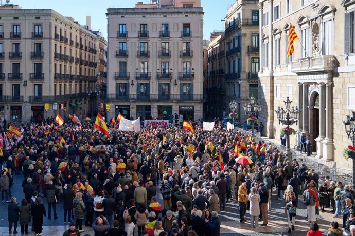 Unas 500 personas protestan en Barcelona contra la "deriva" del Gobierno, según el Ayuntamiento
