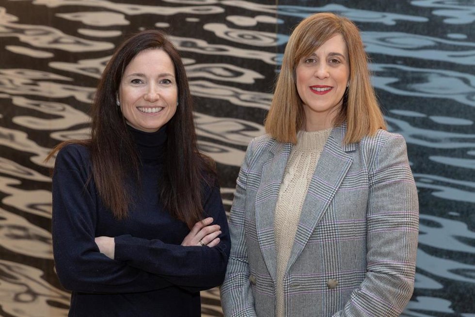 María Villanueva, profesora de la Escuela de Arquitectura, e Idoia Pardavila, profesora de la Facultad de Enfermería.