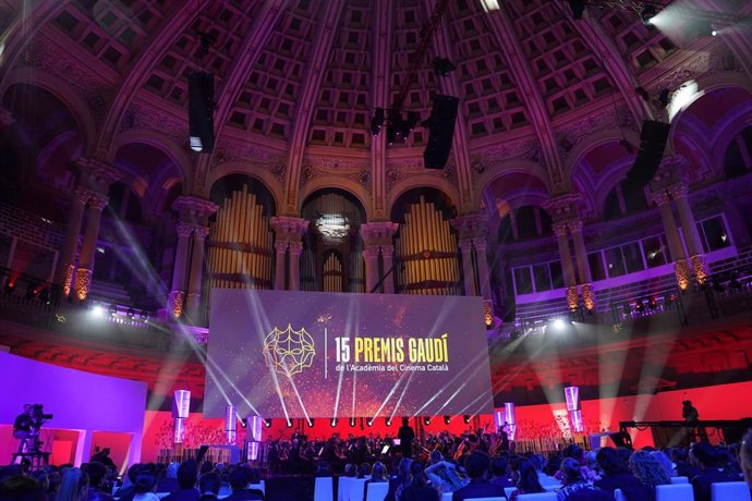 El escenario de la entrega de los XV Premis Gaudí de cine en la Sala Oval del Museu Nacional d'Art de Catalunya (MNAC), a 22 de enero de 2023, en Barcelona