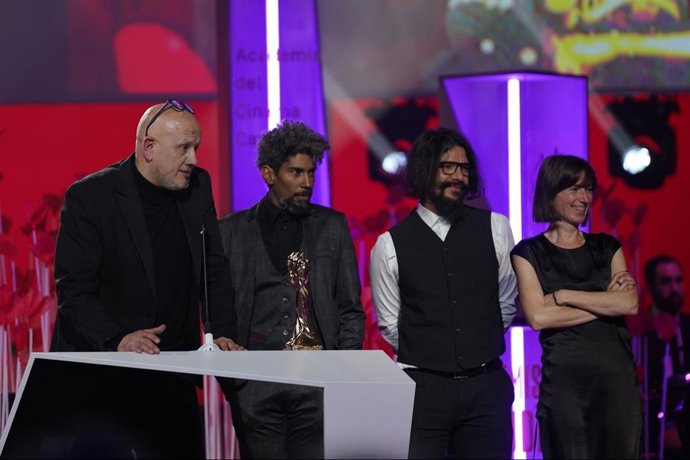 Amanda la Vilavella, Eva Valiño, Alejandro Castillo i Marc Orts recullen el Premi Gaudí a Millor Muntatge