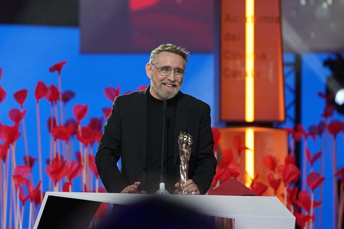 Alberto Varcárcel rep el Premi Gaudí a Millor vestuari per 'Les línies tortes de Déu'