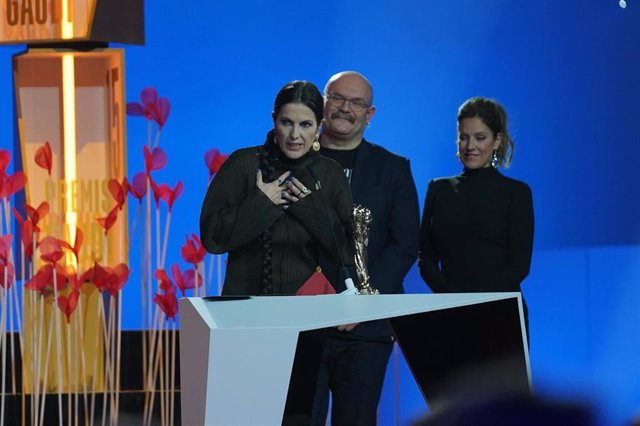 Una de las productoras de la película 'Pacifiction', Montse Triola, recibe el Premi Gaudí a Mejor película en lengua no catalana