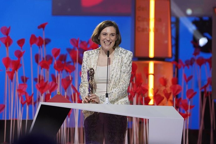 La directora Carla Simón gana el Premi Gaudí a Mejor dirección por la película 'Alcarrs'