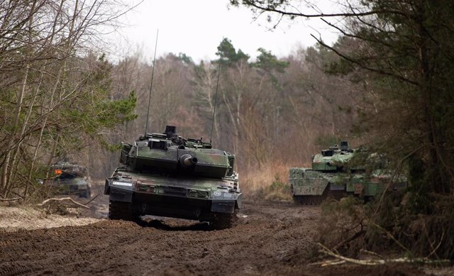 Archivo - Imagend de archivo de entrenamientos de tanques Leopard 2 del Bundeswehr alemán en Muenster, Baja Sajonia