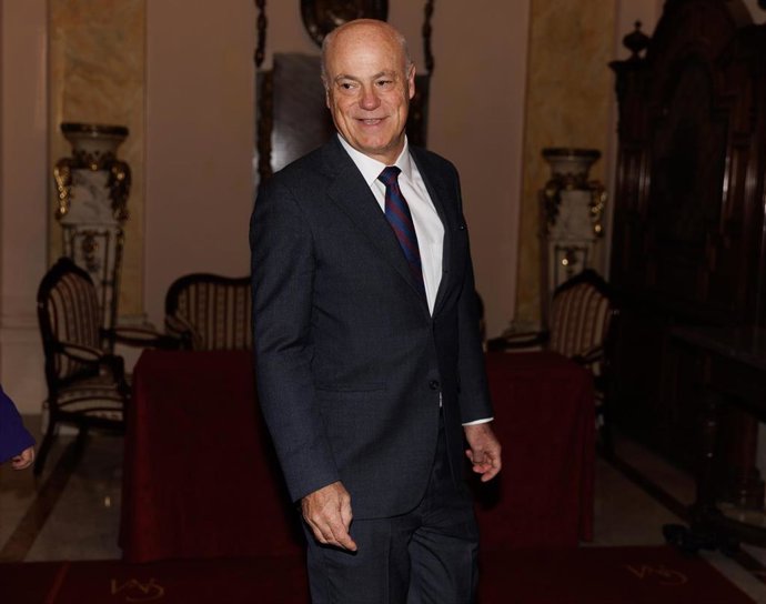 El presidente de la Autoridad Bancaria Europea, José Manuel Campa, a su llegada a un desayuno informativo de Fórum Europa, en el Casino Gran Círculo, a 23 de enero de 2023, en Madrid (España).