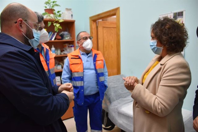 Catalina García (d) en el consultorio de Bedmar.