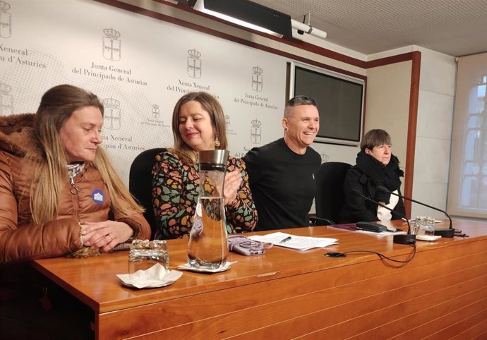 Podemos denuncia la sustensión del transporte a los Centros de Día y de Mayores.