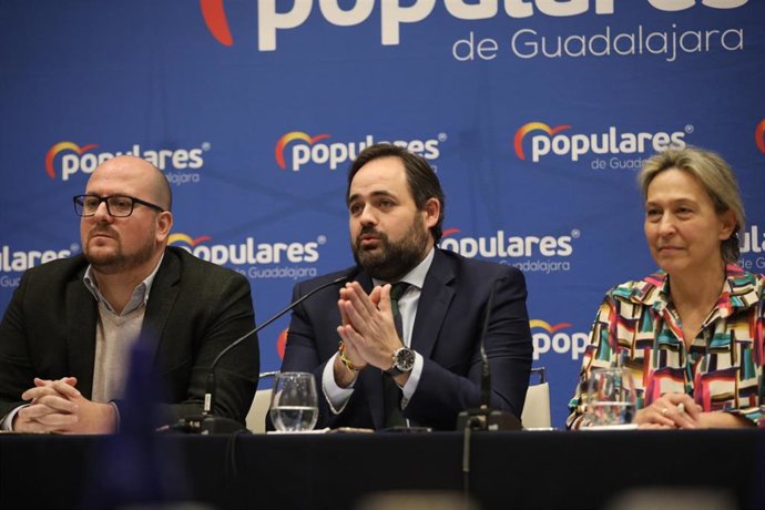 Pp Clm (Cortes De Voz Y Fotografías) Desayuno Informativo Del Pp De Guadalajara
