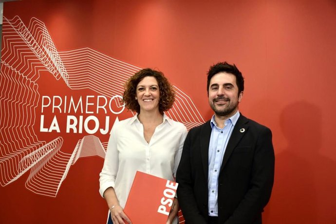 El secretario de Transición Ecológica del PSOE, Álex Dorado, y la secretaria de Organización, María Marrodán