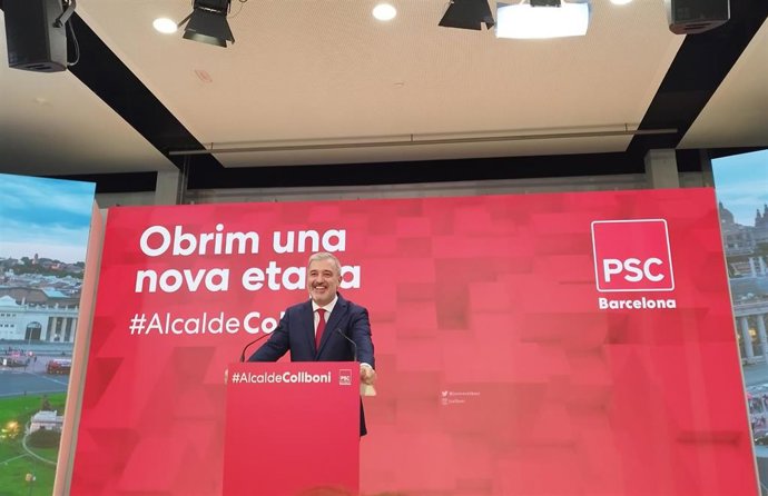 El primer teniente de alcalde de Barcelona, Jaume Collboni, en rueda de prensa para comunicar su decisión de renunciar al acta de concejal.