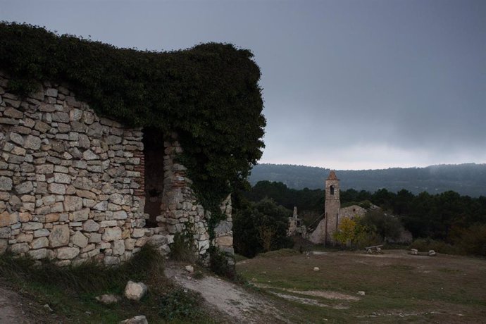 Archivo - La iglesia de San Salvador, en el pueblo abandonado de La Mussara,