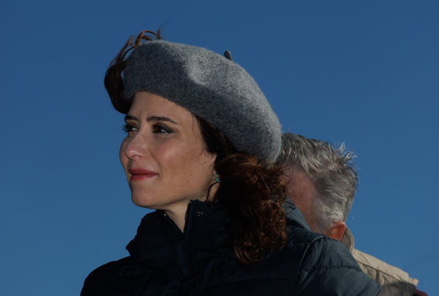 La presidenta de la Comunidad de Madrid, Isabel Díaz Ayuso suelta dos ejemplares de águila imperial 