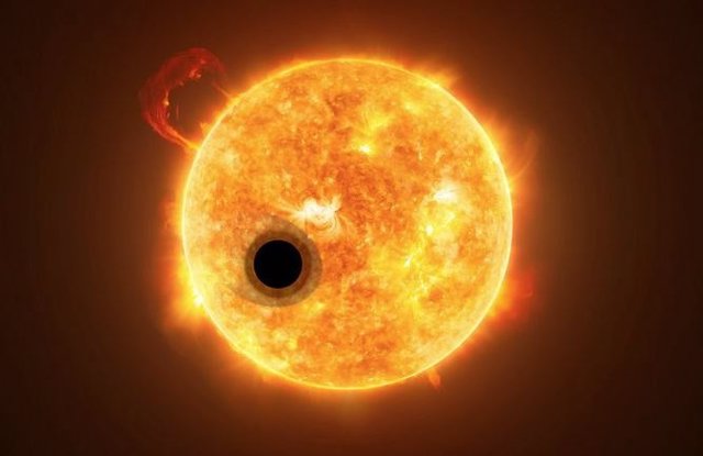 Representación artística de un exoplaneta en tránsito con una cola de helio en fuga.